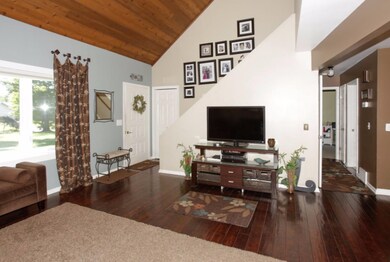 22100 robins way_05