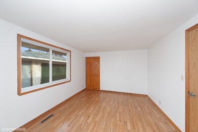 156 Mora Rd, Carpentersville, IL 60110 - photo 5