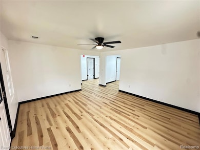 2702 Vanness St, Port Huron, MI 48060 - photo 3