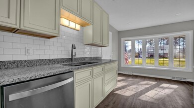 5864 Effingham Rd, Columbus, OH 43213 - photo 6