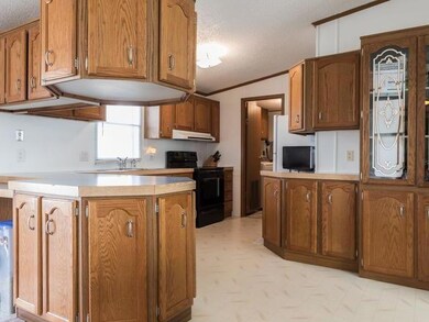 513 W Meadow Ln, Mandan, ND 58554 - photo 5
