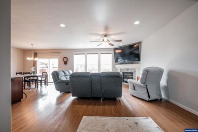 2104 NE Evergreen Ave, Albany, OR 97321 - photo 7