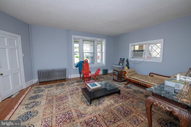 423 S Cedar Ln, Upper Darby, PA 19082 - photo 4