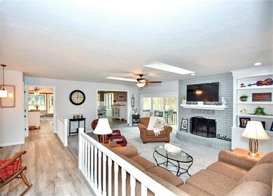 15881 Mccallum Dr, Doylestown, OH 44230 Living are