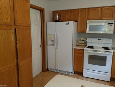 Pantry for your extras, great floor plan, neutral 