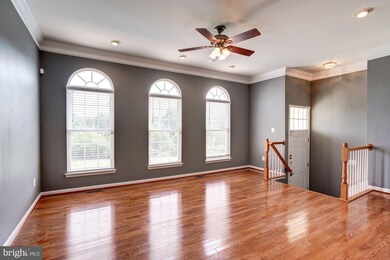 25318 Nesting Square, Chantilly, VA 20152 - photo 5