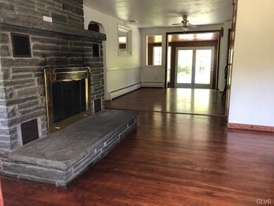 901 Bushkill Dr, Bath, PA 18014 - photo 2