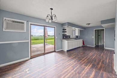 513 S Kerkhoff Ave, Otterbein, IN 47970 - photo 5