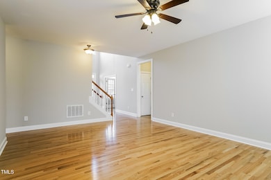 004-photo-living-room-13448696