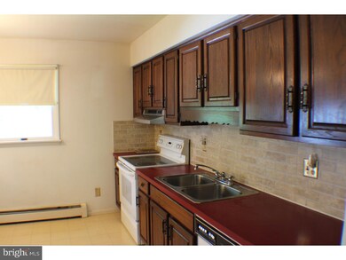 102 S Waverly St, Reading, PA 19607 - photo 2