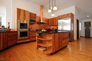 Kitchen w/separate pantry