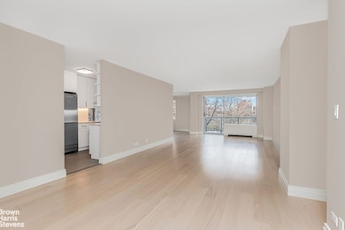 Whitehall unit 5S, Bronx, NY 10463 - photo 2