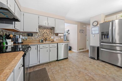 4 Kittery Dr, Nashua, NH 03062 - photo 2