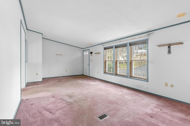 907 Lakeview Dr, Green Lane, PA 18054 - photo 3