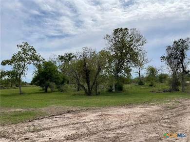 521 Robinhood Rd, Victoria, TX 77905 - photo 3