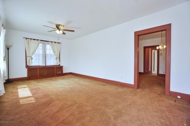 (3) LIVING ROOM