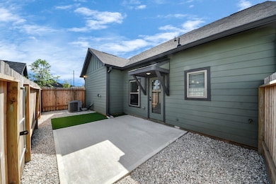 7711 Longmire Rd unit 32, Conroe, TX 77304 - photo 4