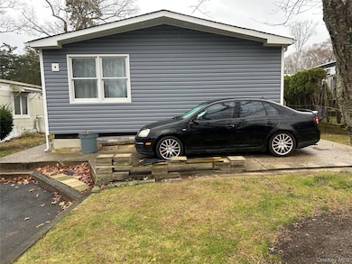 309 Fanning Blvd, Riverhead, NY 11901 - photo 2