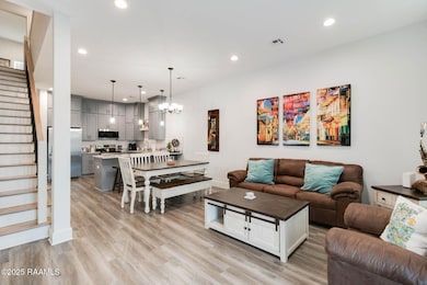 5-web-or-mls-711 E Main St. 1-5