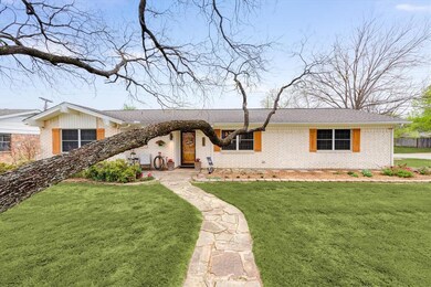 900 Springdale Rd, Bedford, TX 76021 - photo 4
