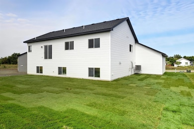 4653 8th St NE, St. Cloud, MN 56304 - photo 3