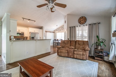 5505 Riverchase Dr, Flowery Branch, GA 30542 - photo 7