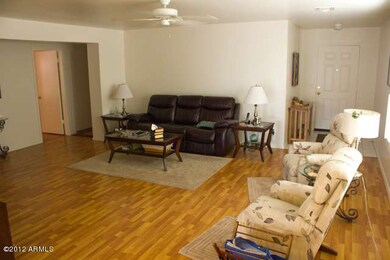 Living Room/Entry