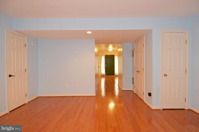 13521 Bannacker Place, Herndon, VA 20171 - photo 6