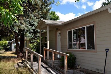 915 SW Laurel St, Grants Pass, OR 97526 - photo 2