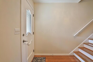 Neutral foyer