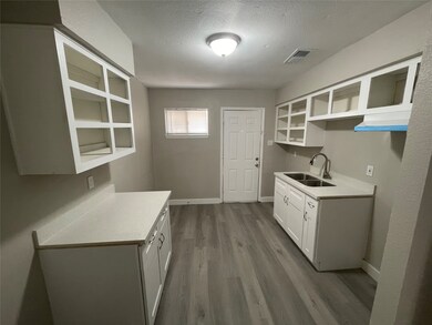 7811 Glass St, Houston, TX 77016 - photo 3