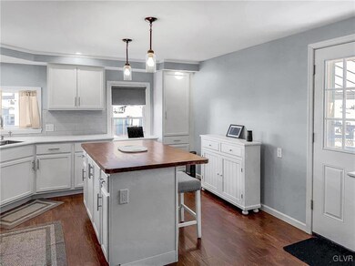 153 Finch Ln, Bath, PA 18014 - photo 5