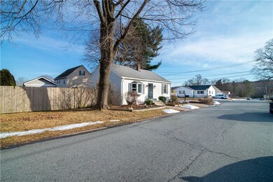 82 Lilac Ave, Woonsocket, RI 02895 - photo 4
