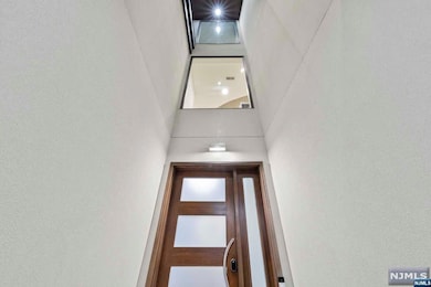 32 Shore Rd, Edgewater, NJ 07020 - photo 5