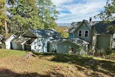 A great back yard overlooking the lake