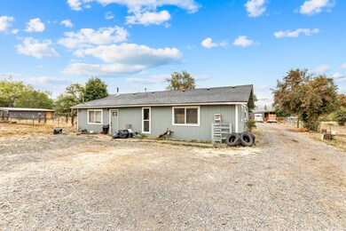 11599 Blackwell Rd, Central Point, OR 97502 - photo 2