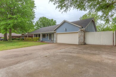 Extra concrete area on driveway makes for extra pa