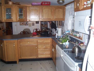 739 Daniel Shays Hwy, Athol, MA 01331 - photo 2