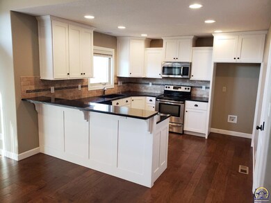 8016 SW 28th Cir, Topeka, KS 66614 - photo 7