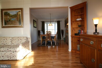 202 Edenberry Ct, Sterling, VA 20164 - photo 5