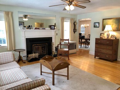 12 Applegate living 1