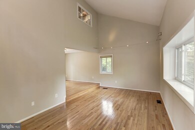 11809 Tree Fern Ct, Reston, VA 20191 - photo 2
