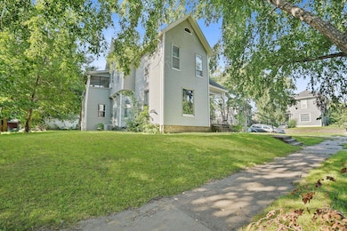 526 W 8th St, Cedar Falls, IA 50613 - photo 5