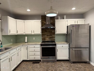 146 E Park Dr, Kingsport, TN 37660 - photo 6