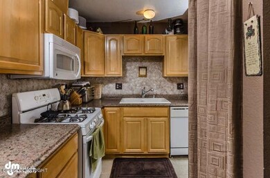 2624 Glacier St B1 Anchorage-small-003-K