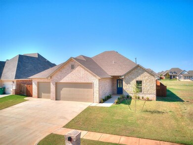 View of front of property featuring a front lawn a
