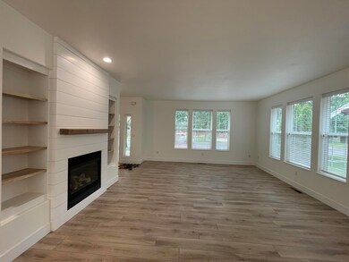 1639 NW Jackpine Ave, Redmond, OR 97756 - photo 2