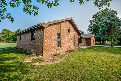 19036 Wapakoneta Cridersville Rd, Wapakoneta, OH 45895 - photo 4