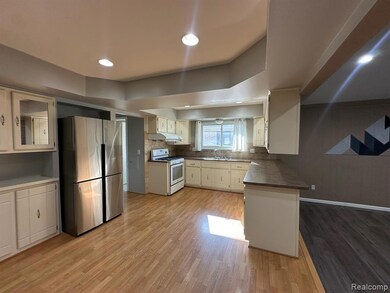 3217 Barton Dr, Sterling Heights, MI 48310 - photo 6