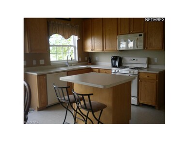 Kitchen with center island and all appliances incl
